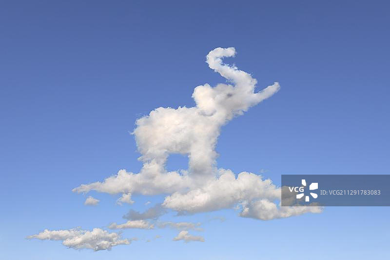 大象形状的云的形成，插图图片素材