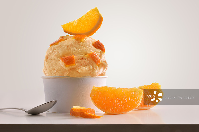 橘子冰淇淋球纸杯的组成图片素材