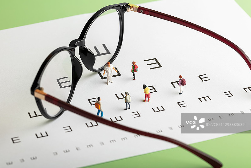 黑框眼镜保护视力学生检查视力表图片素材