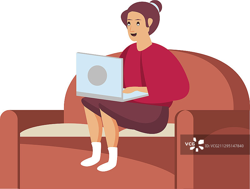 坐在沙发上用笔记本电脑工作的女人图片素材