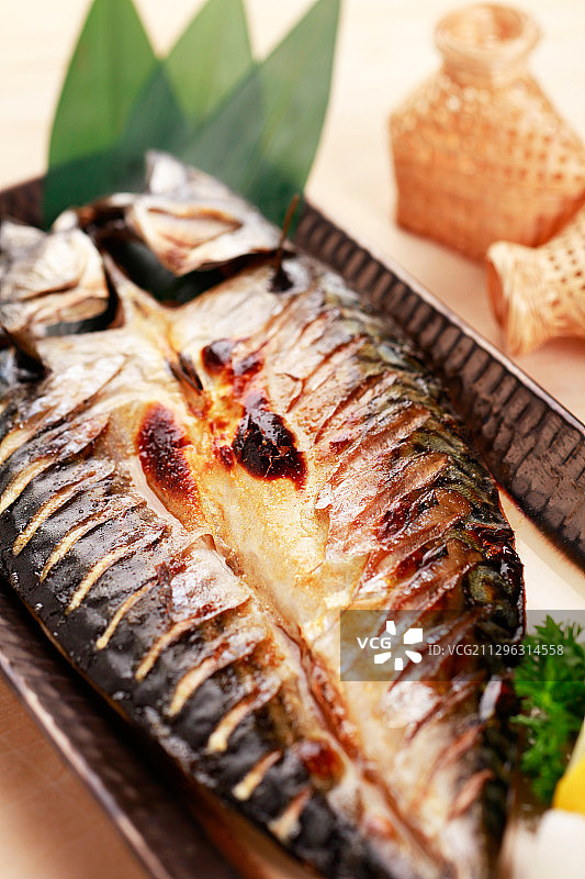 日本料理定食秋刀鱼图片素材
