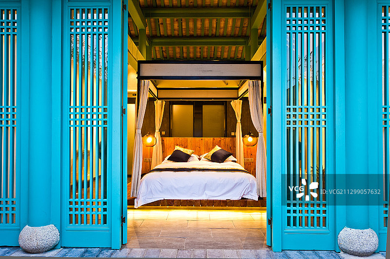 中式古典老宅改造而成的酒店房间图片素材