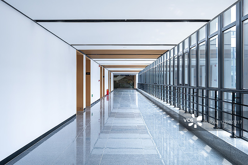 武汉大学教学楼走廊图片素材