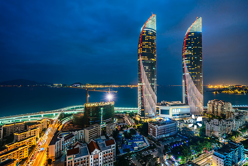 中国福建厦门世贸双子塔高视角夜景图片素材