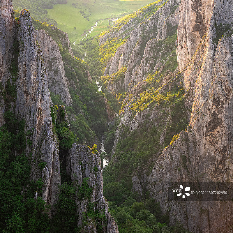 罗马尼亚图尔达大稽彻勒图尔齐的岩石山风景图片素材