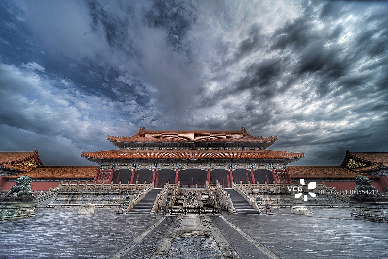 阴云密布下的北京故宫太和门图片素材