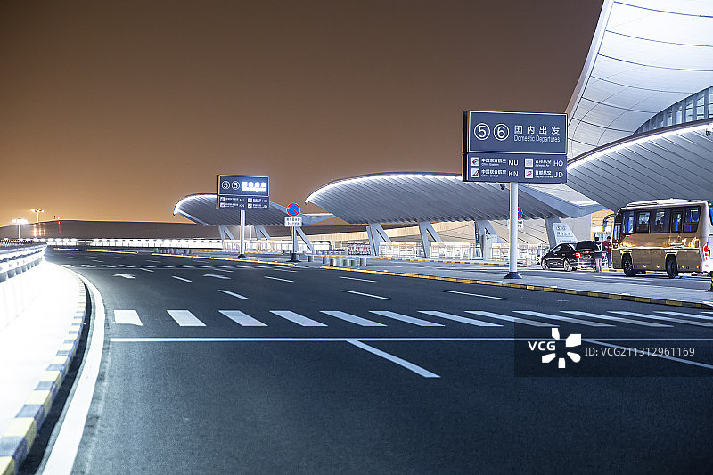 北京大兴机场外部道路与候机室景色图片素材