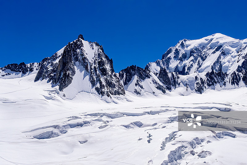 欧洲阿尔卑斯山雪山山顶风光图片素材