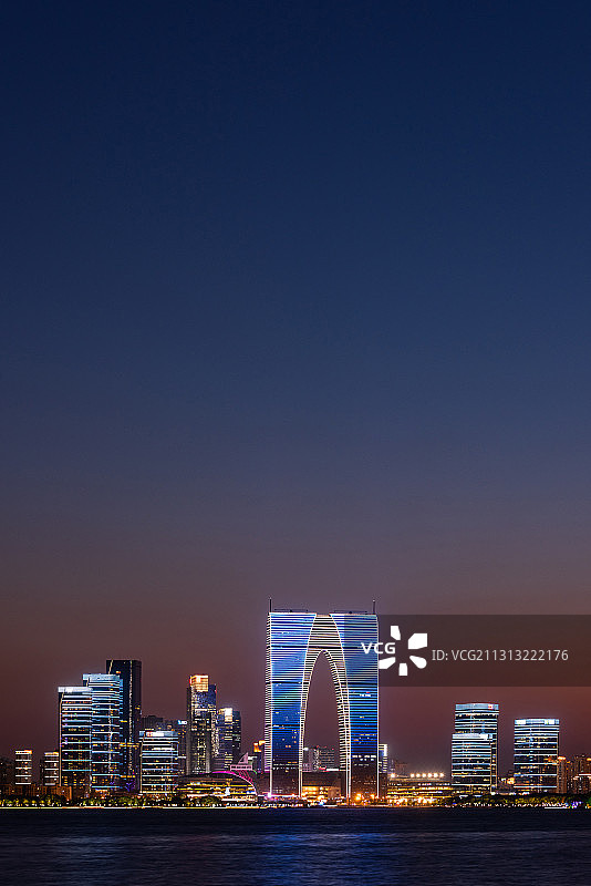 苏州现代滨水城市风光夜景图片素材