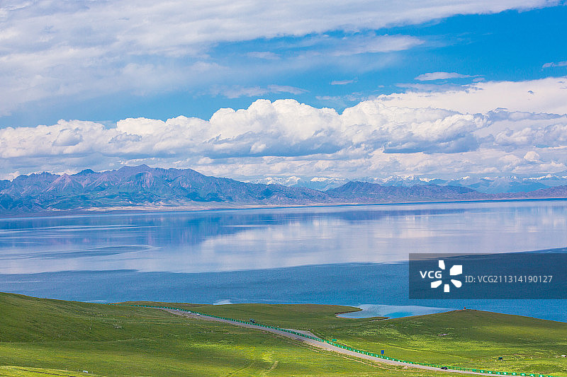 新疆伊犁赛里木湖图片素材
