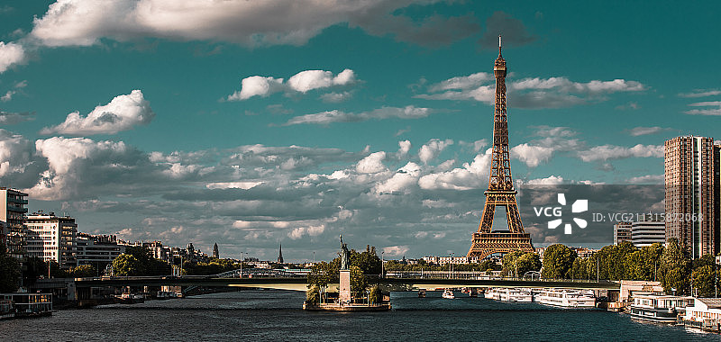 埃菲尔铁塔与自由女神，巴黎古典城市景观图片素材