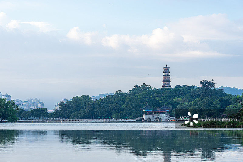 中国广东省惠州市惠州西湖景观和点翠洲图片素材