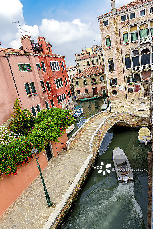 多层宫殿运河和桥，坎波圣博尔多，意大利威尼斯图片素材