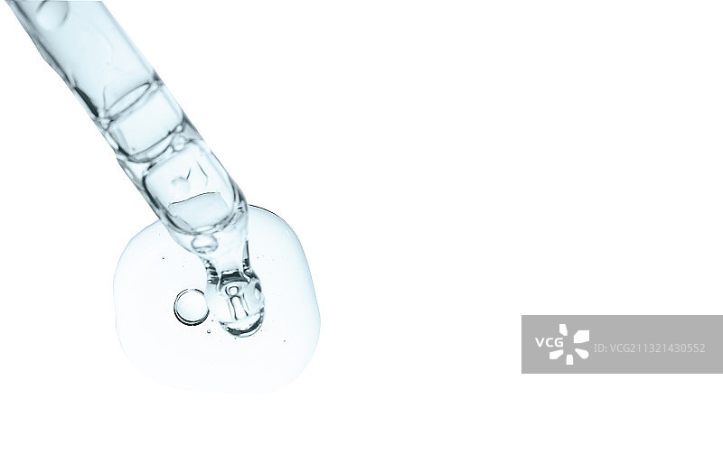 高角度的水瓶在白色的背景图片素材