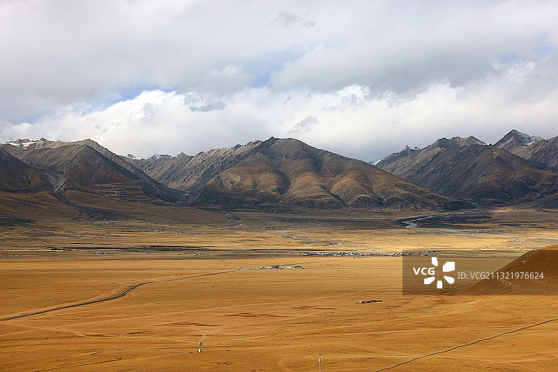 西藏辽阔山脉地形风光图片素材