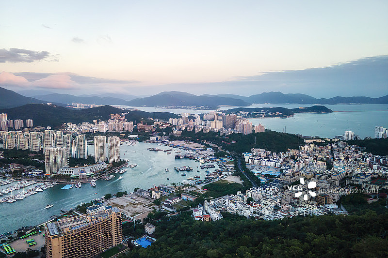 航拍海南三亚海岛城市景观天际线图片素材