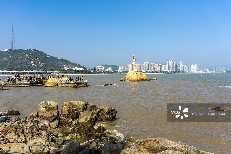 广东珠海海岸线渔女石雕图片素材