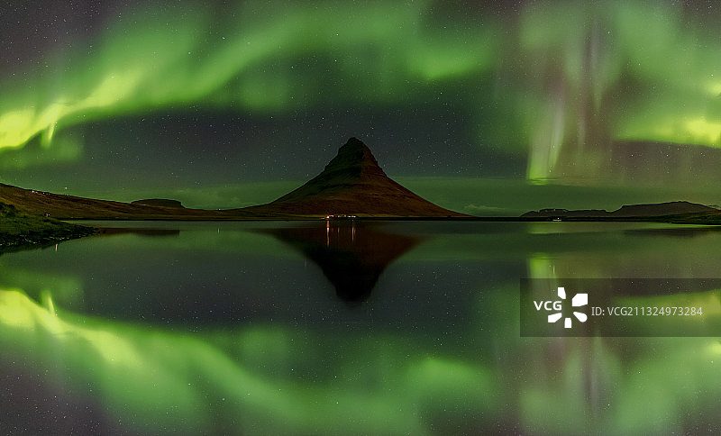 冰岛草帽山极光倒影（ICELAND）图片素材