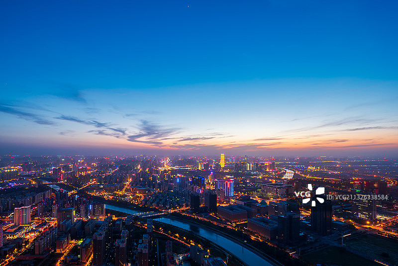 河南郑州郑东新区都市风光与城市天际线夜景高视角图片素材