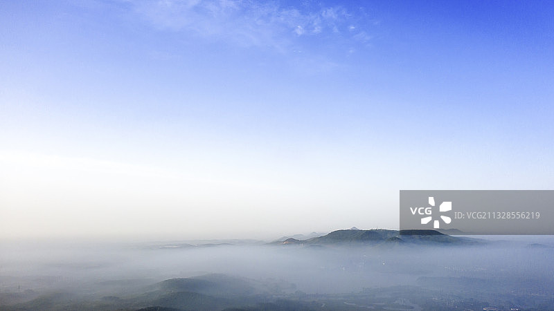 云岚雾绕，拍摄于江苏省常州市茅山风景区图片素材