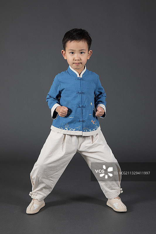 亚洲中国男童汉服影棚人像图片素材