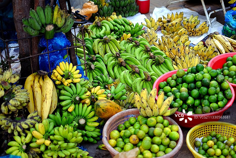 高角度的水果在市场摊位出售，越南图片素材