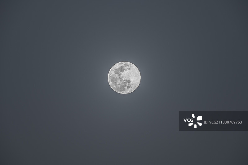 中秋月球月亮满月月圆晚上环形火山长焦拍摄素材图片素材