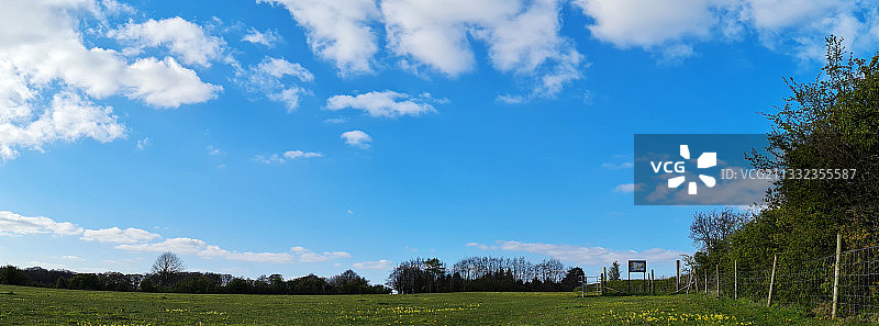 风景田野对天空，斯特雷特利，英国，英国图片素材