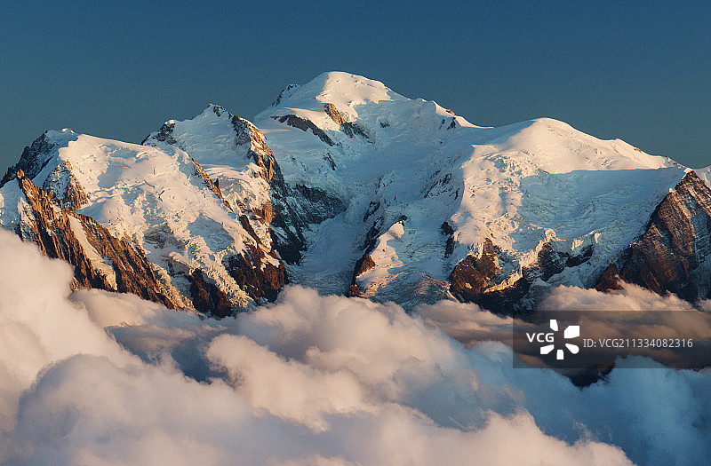 法国阿尔卑斯山布埃峰上的勃朗峰图片素材