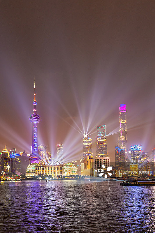 上海陆家嘴城市灯光秀表演图片素材