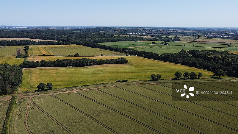 英国，斯特平利，晴空下的农田风景图片素材
