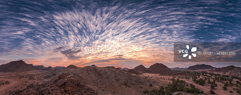 在日落的天空下的风景，库内内地区，纳米比亚图片素材