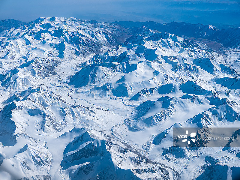 飞机上拍到的新疆连绵不断雪山图片素材