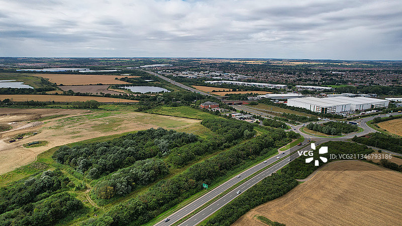 英国，埃尔斯托，天空下的农田的高角度视图图片素材