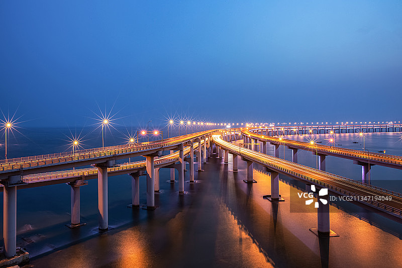 中国辽宁省大连市星海湾跨海大桥夜景建筑风光图片素材