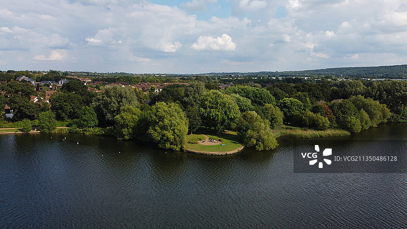 英国，沃尔顿，天空下的河流风景图片素材