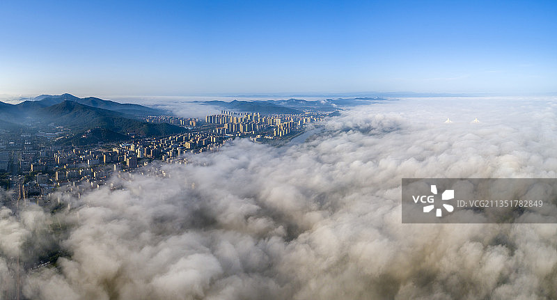 航拍襄阳平流雾汉江城市风光风景图片素材