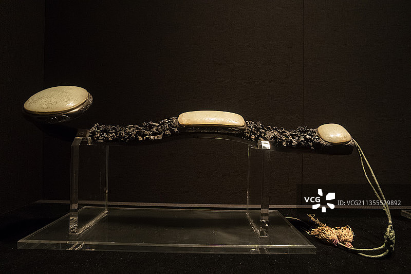 北京首都博物馆玉紫檀雕松鹿三镶如意清图片素材