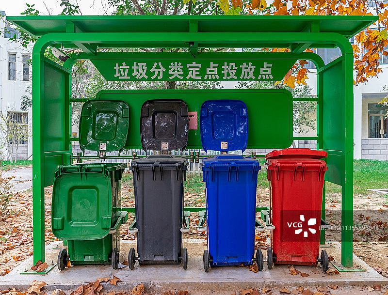 中国泰安的垃圾分类电投放点图片素材