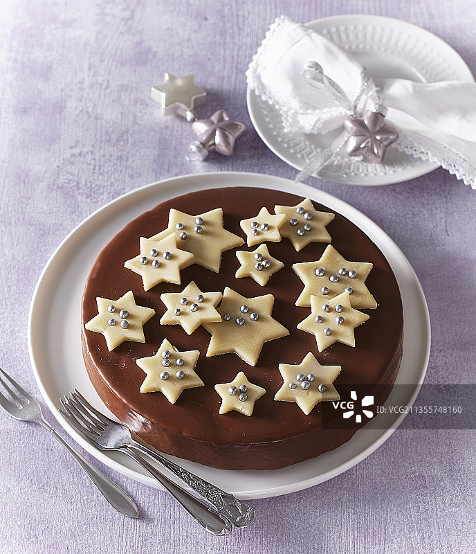 星星巧克力蛋糕图片素材