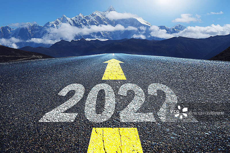 2022,新年,前进的道路图片素材