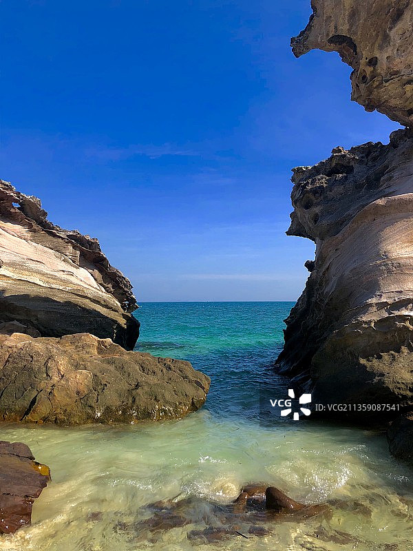 泰国甲米，皮皮岛，蓝色天空映衬下的海景图片素材
