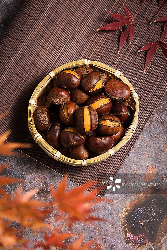 秋季美食糖炒栗子背景图片素材