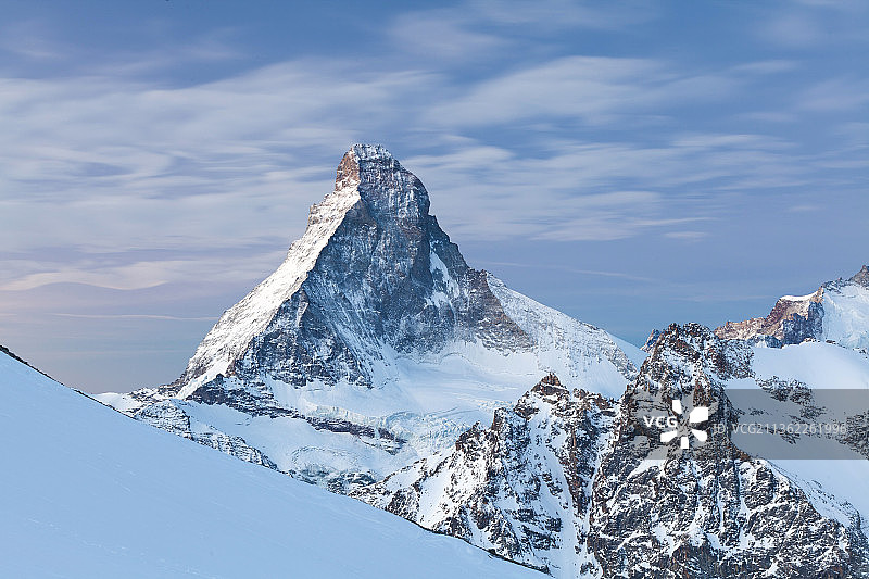 马特洪峰，瑞士策马特，白雪皑皑的山景图片素材