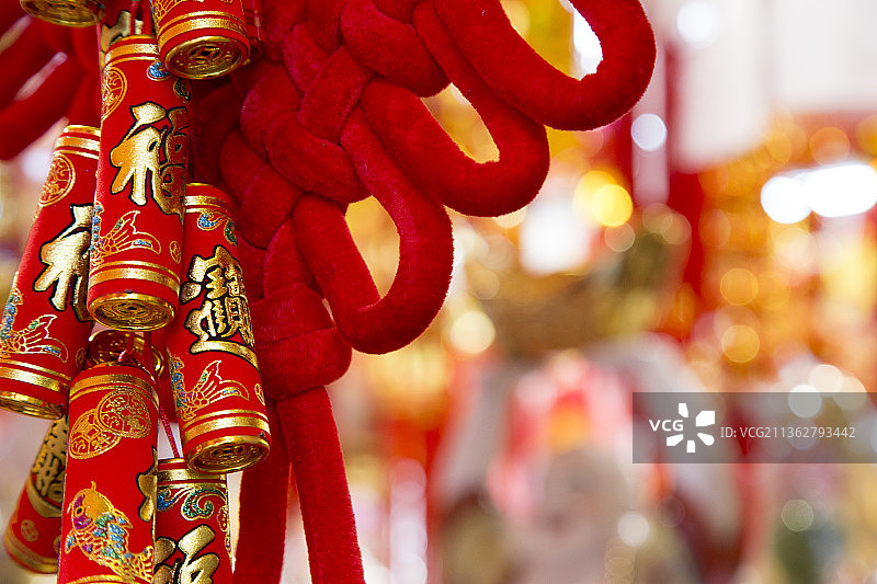 红灯笼与红色春节挂饰图片素材