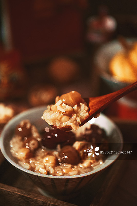 一碗中国传统腊八粥，迎接中国传统新年图片素材