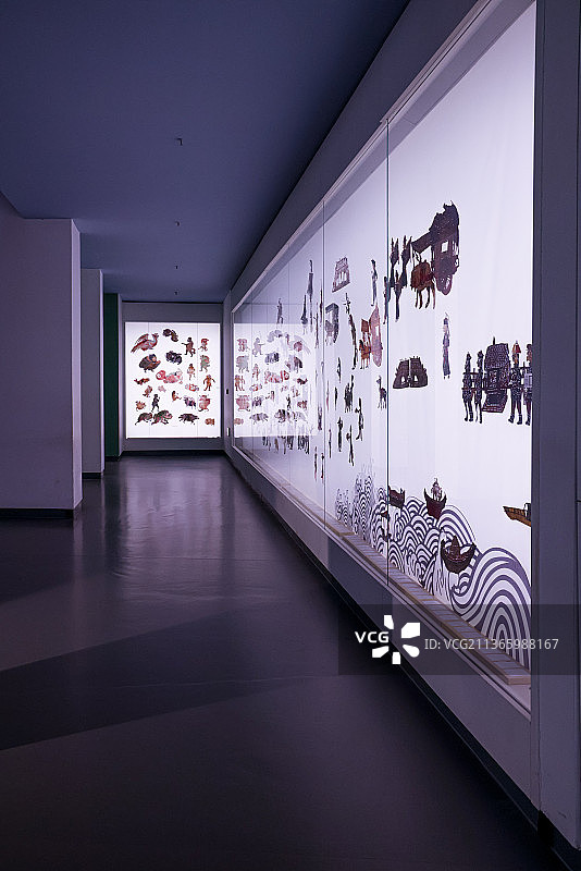 中国传统文化艺术：皮影戏（非物质文化遗产）展馆图片素材