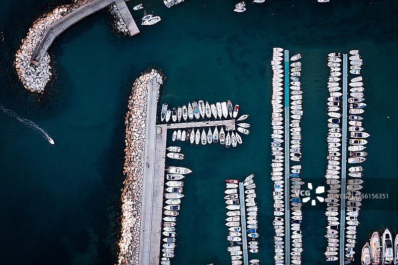 努马纳港，鸟瞰停泊在港口的船只，Via Peschiera，意大利图片素材