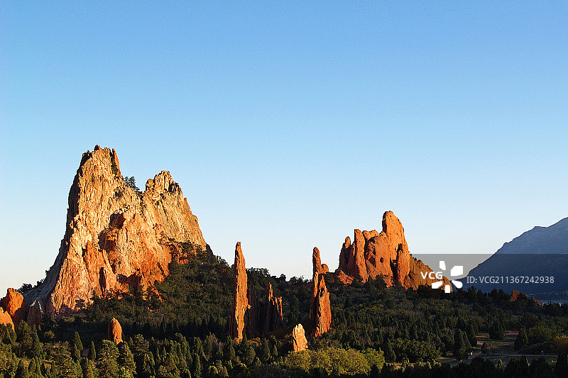 众神花园，天空衬托下的岩石全景，美国，美国图片素材