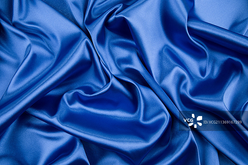 蓝色丝绸背景，全框架镜头蓝色织物，摩尔多瓦图片素材